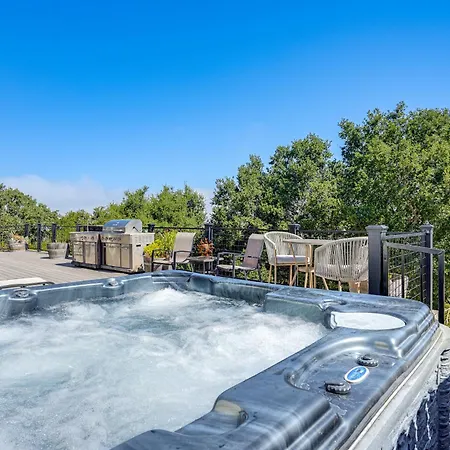 Vallejo Home With Spacious Deck, Hot Tub And Views